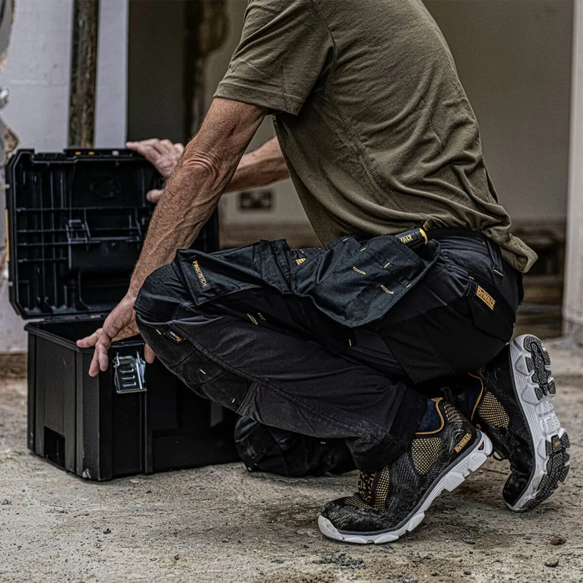 DeWalt Stretch Trouser - Image 3