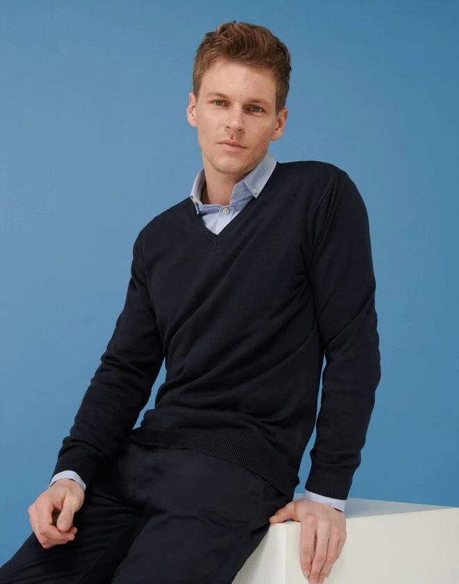 Henbury Lightweight V-Neck Jumper - Image 4