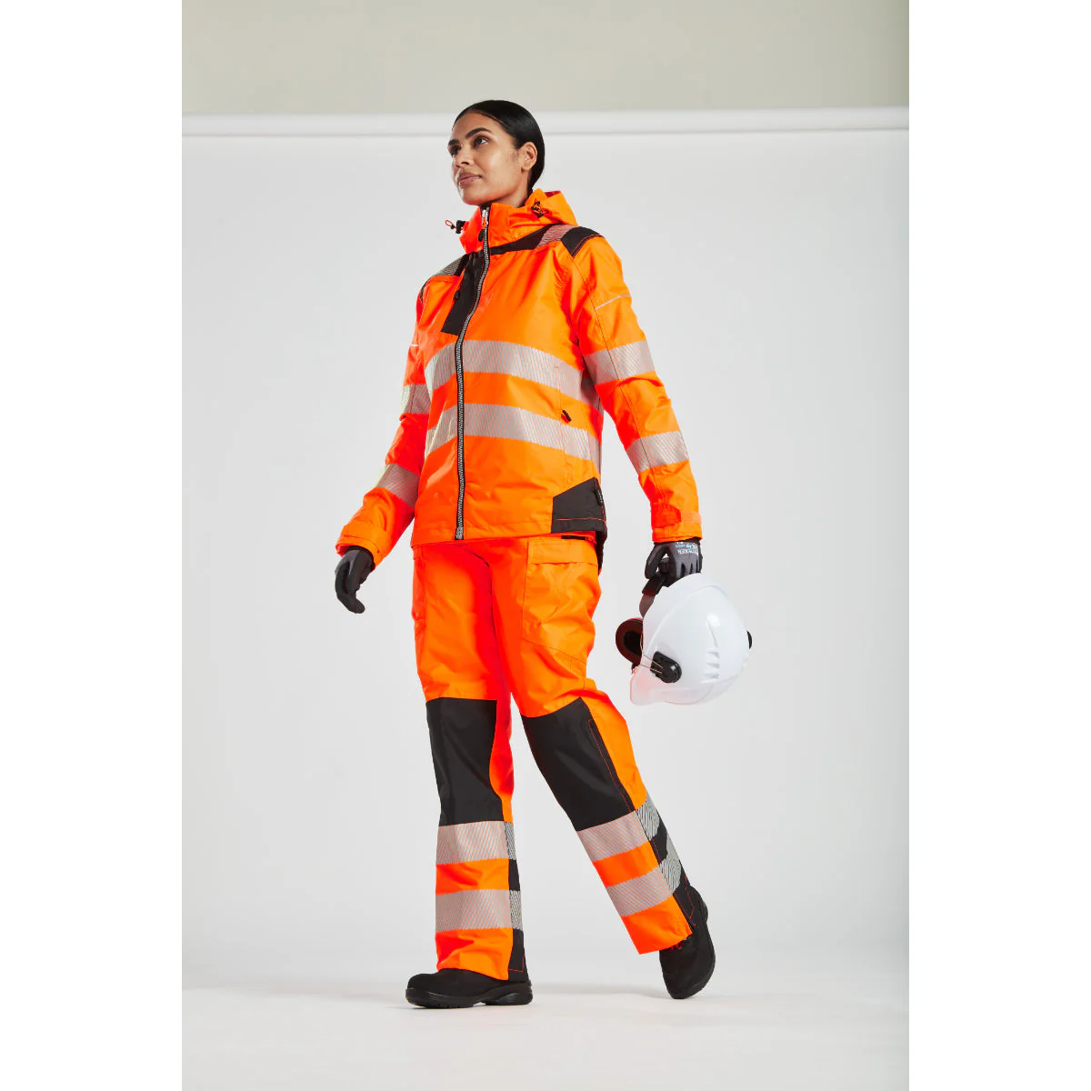 Portwest PW3 Hi-Vis Women's Winter Jacket - Image 11