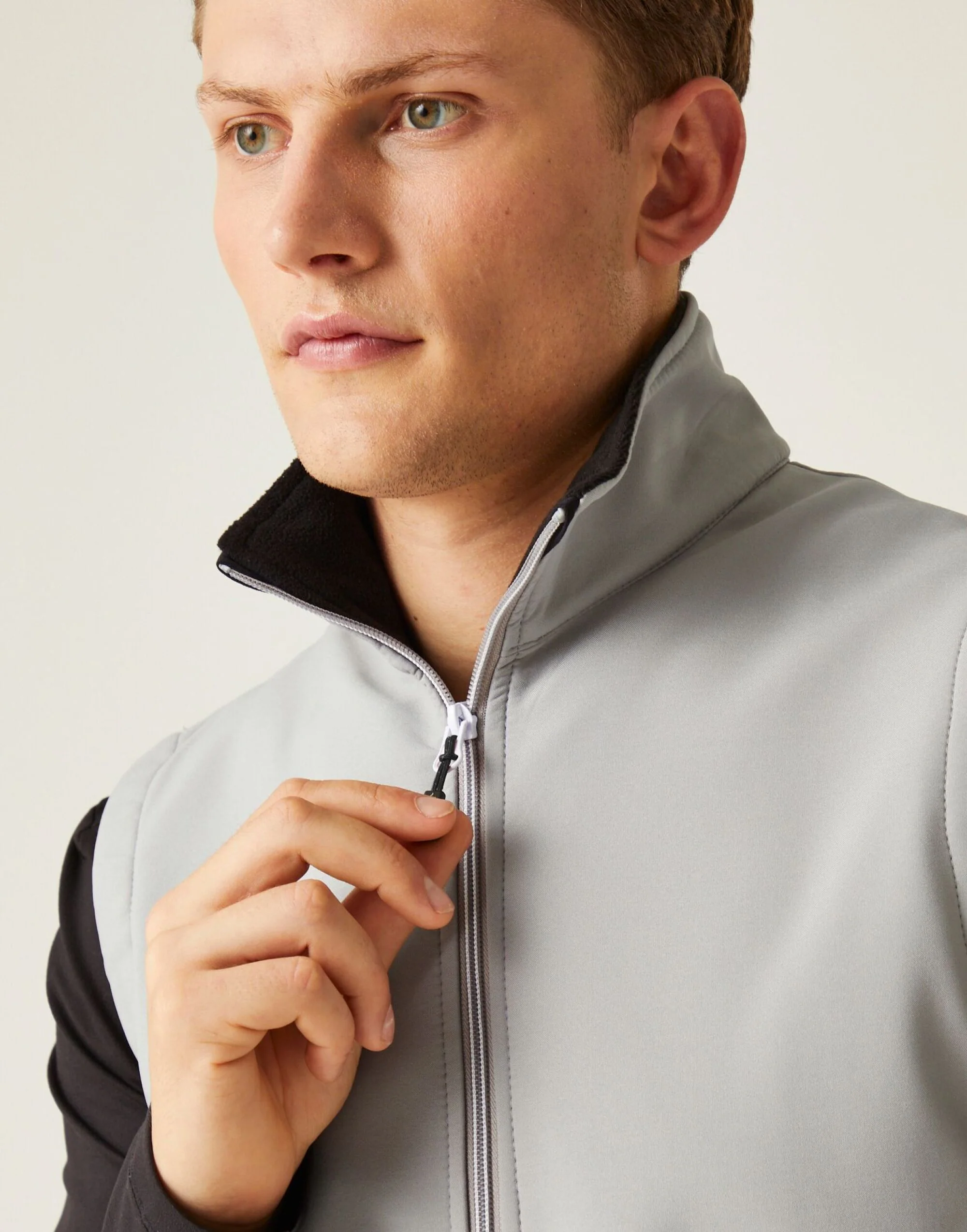 Regatta Ascender Two Layer Soft Shell Bodywarmer - Image 12