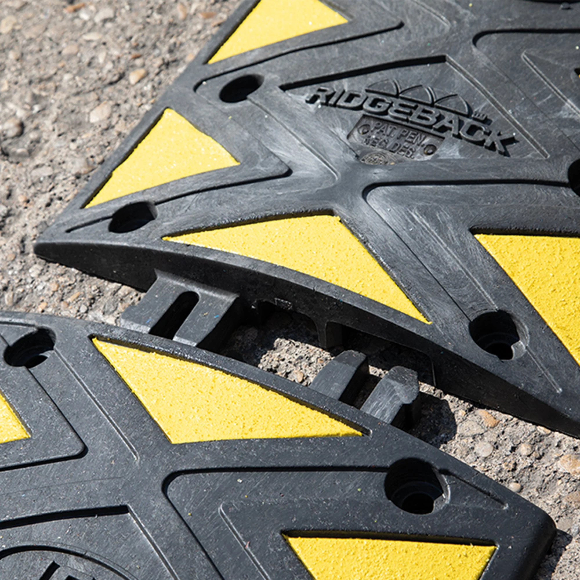 JSP Ridgeback 7.5cm Speed Ramp - 5MPH-8KM/H (Single Section) - Image 2